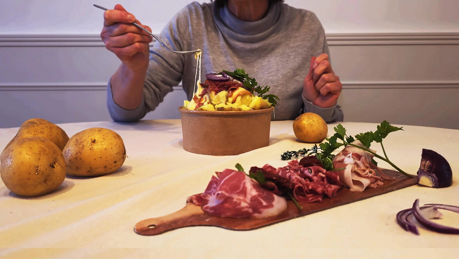 Plat gourmand à la raclette du food-truck Au Méliz